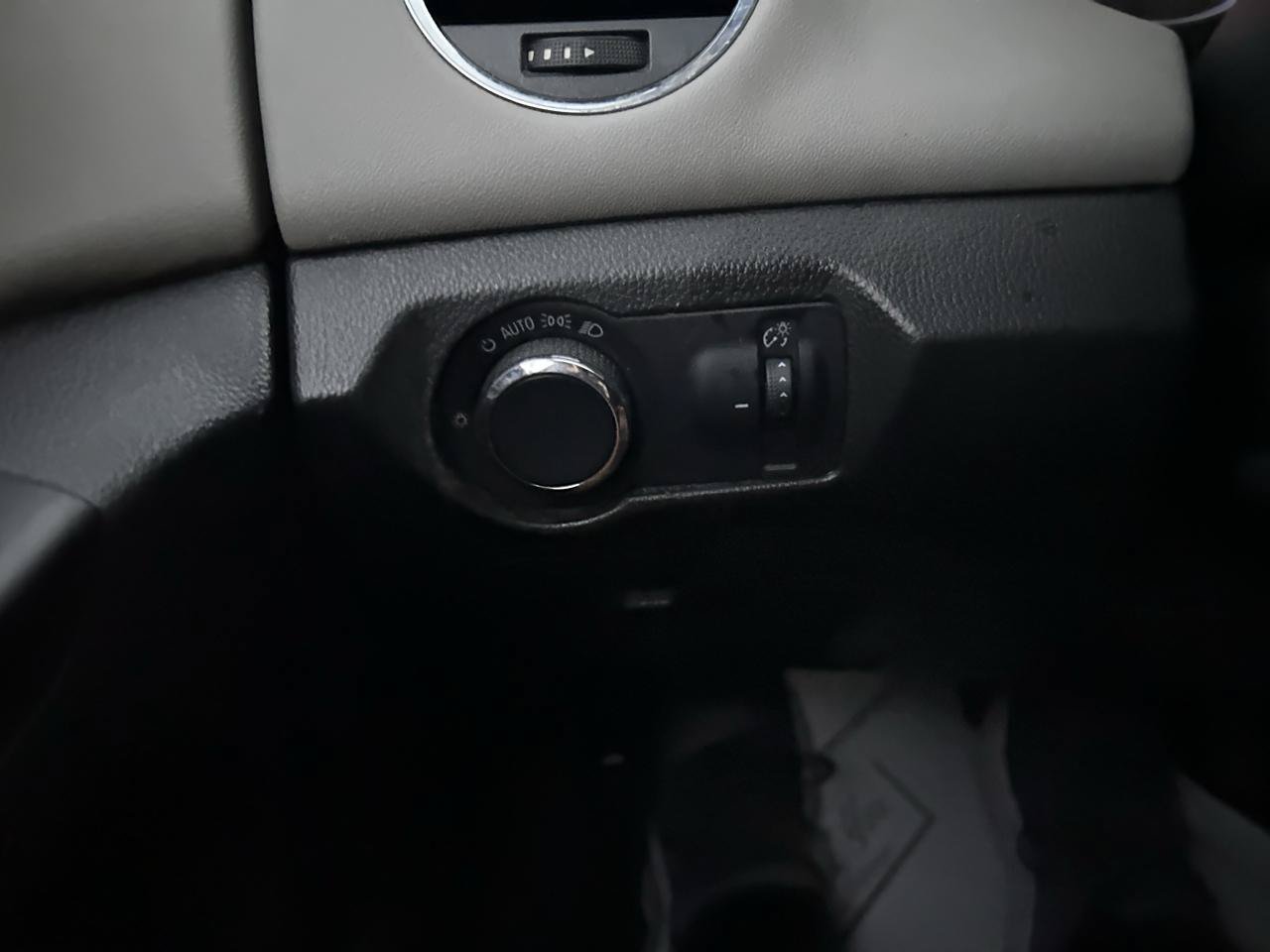 Used 2014 Chevrolet Cruze LS FWD image 23