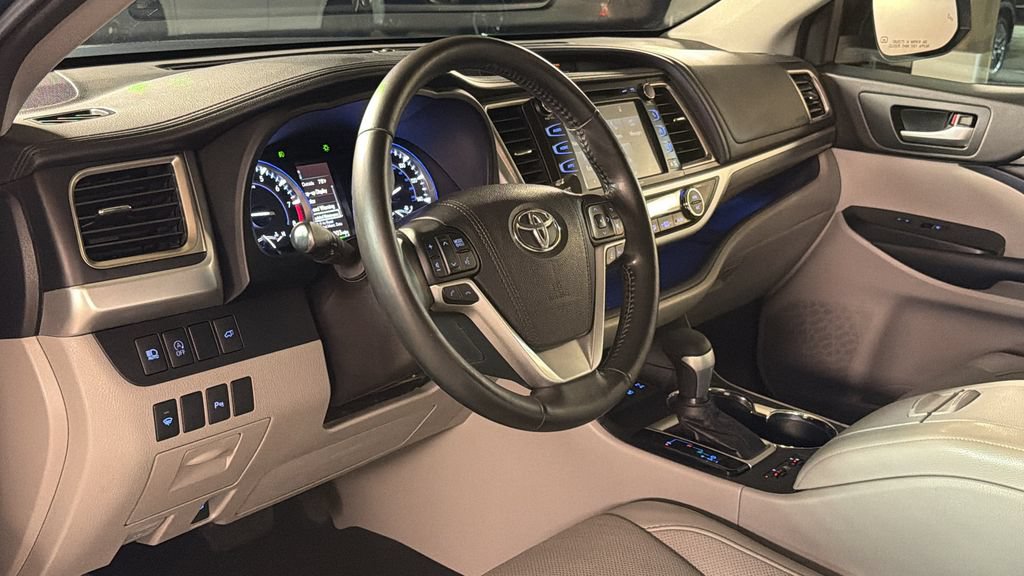 Used 2017 Toyota Highlander Limited AWD/4WD image 22