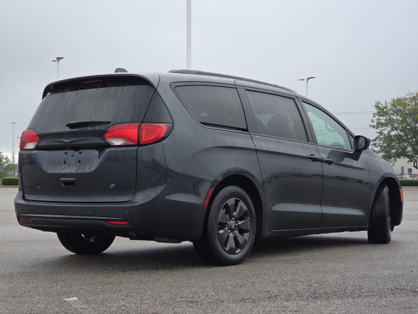Used 2020 Chrysler Pacifica Touring-L w/ S Appearance Package FWD image 17