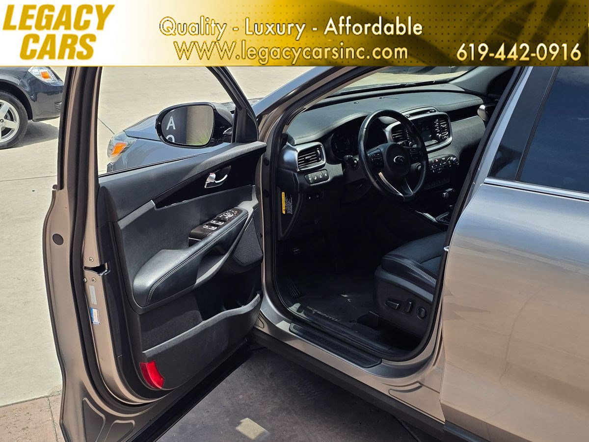 Used 2017 Kia Sorento EX w/ EX V6 Premium Package FWD image 49