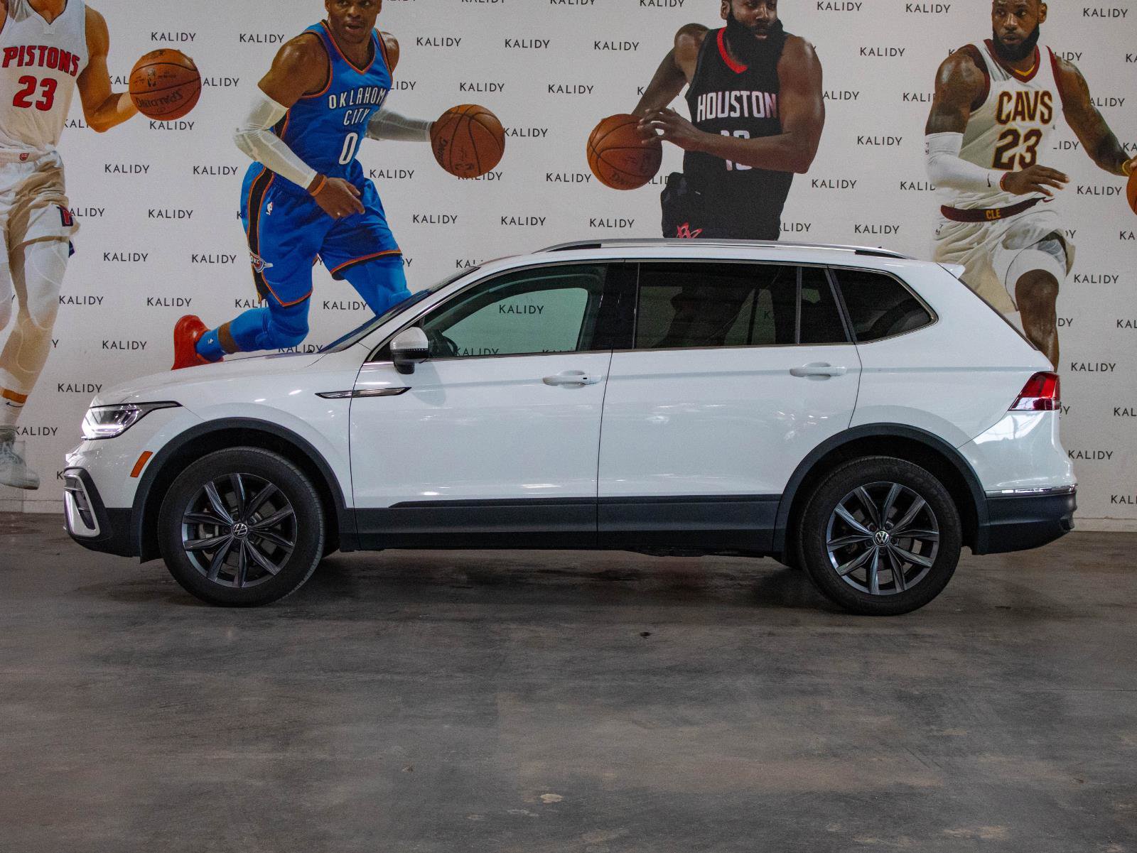 Used 2022 Volkswagen Tiguan SE AWD/4WD image 15
