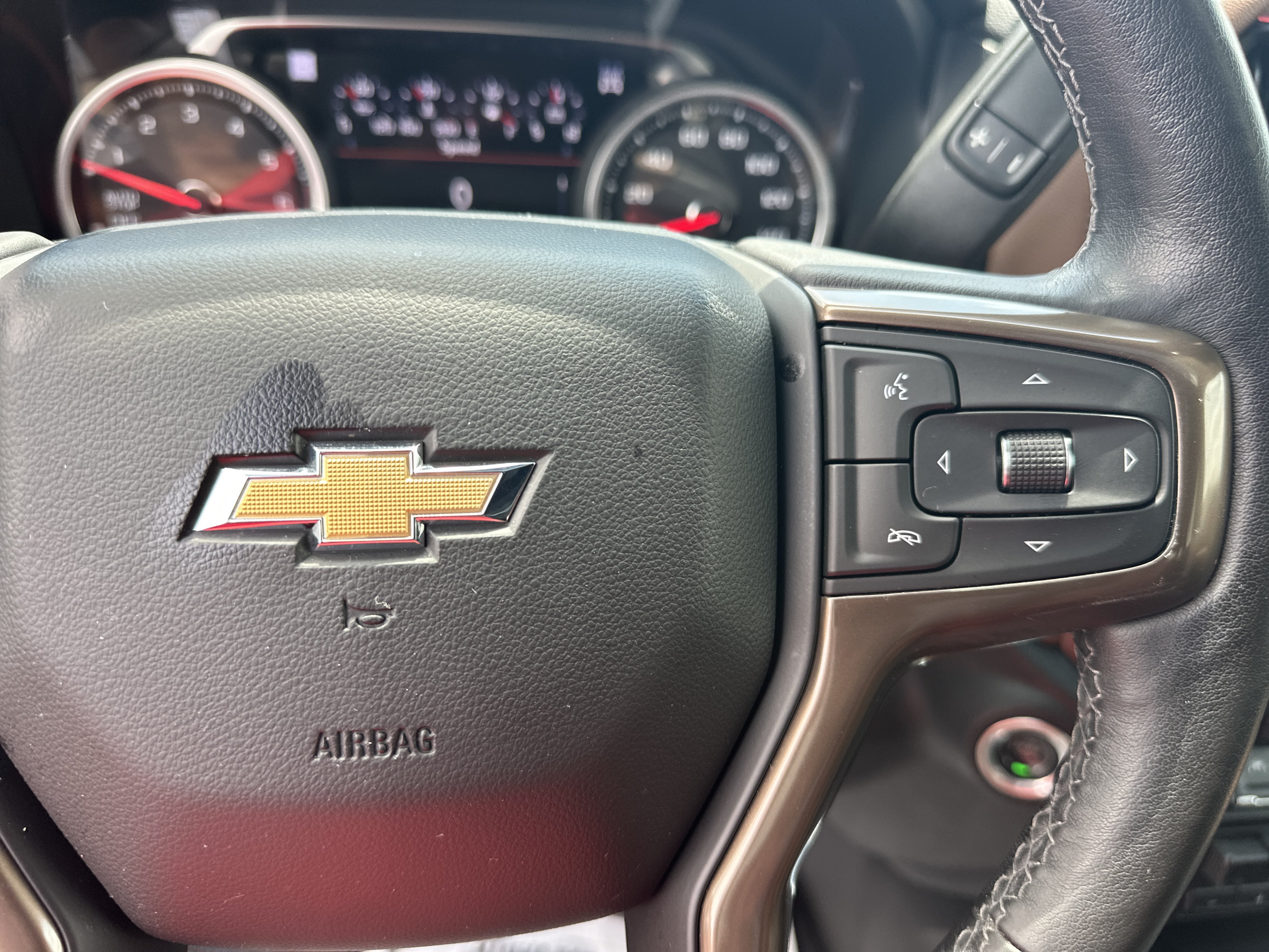 Used 2019 Chevrolet Silverado 1500 High Country w/ Technology Package AWD/4WD image 27