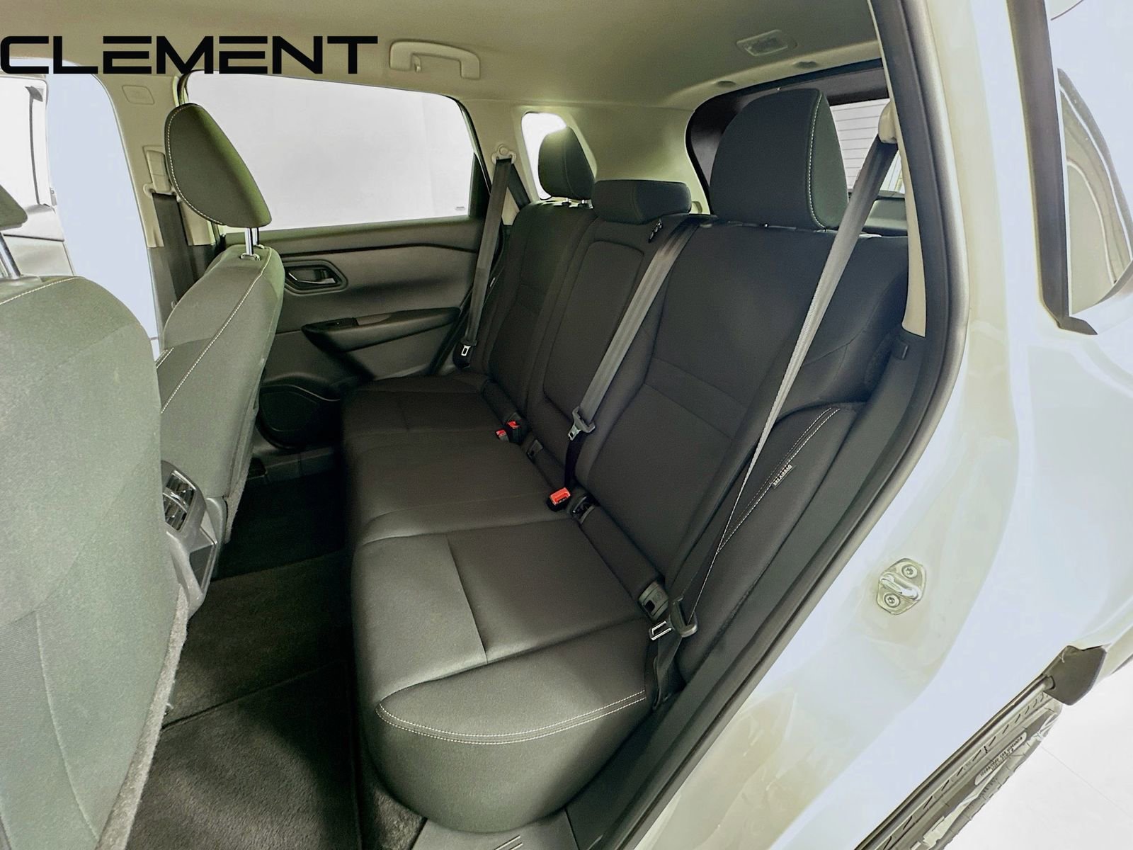 Used 2024 Nissan Rogue S image 29