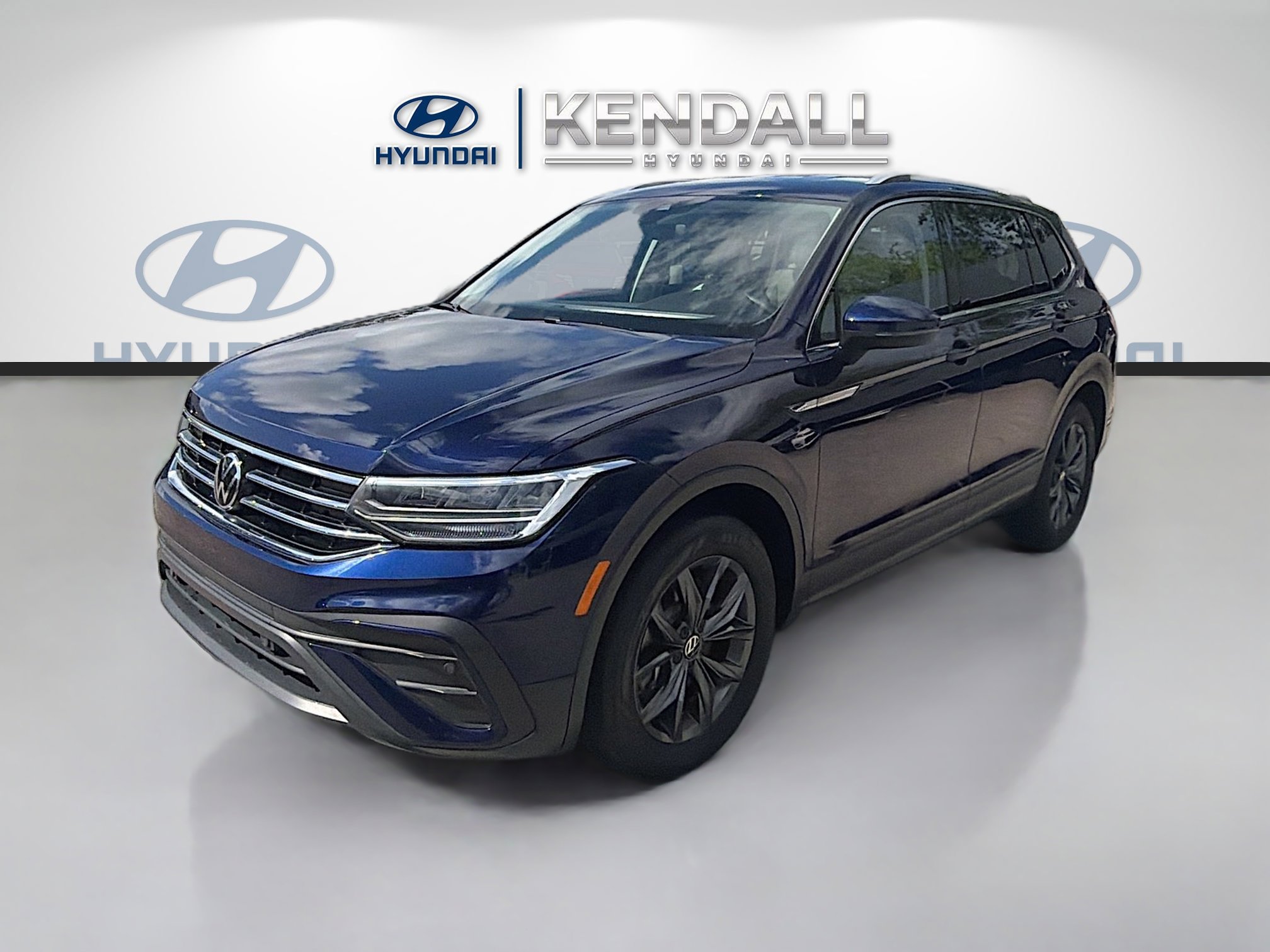 Used 2023 Volkswagen Tiguan SE FWD image 3