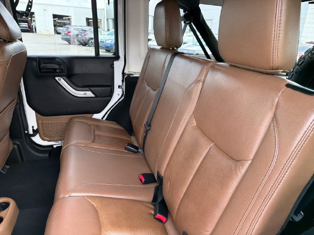 Used 2014 Jeep Wrangler Unlimited Rubicon w/ Connectivity Group AWD/4WD image 22