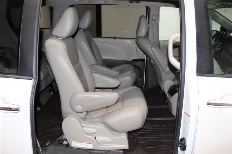 Used 2020 Toyota Sienna XLE AWD/4WD image 28
