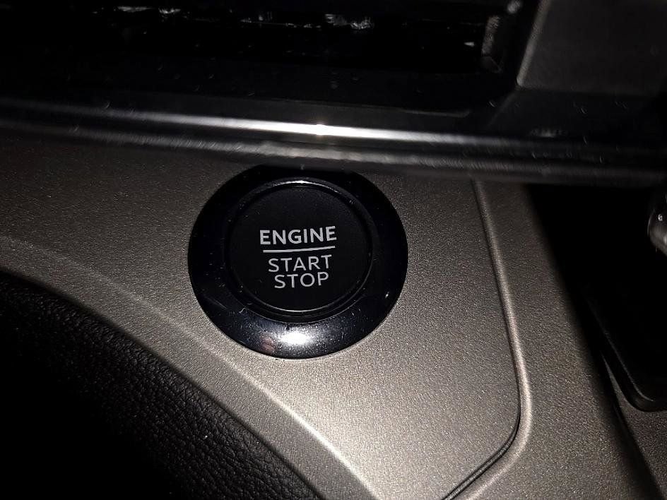 Used 2022 Ford Explorer XLT w/ Equipment Group 202A image 17