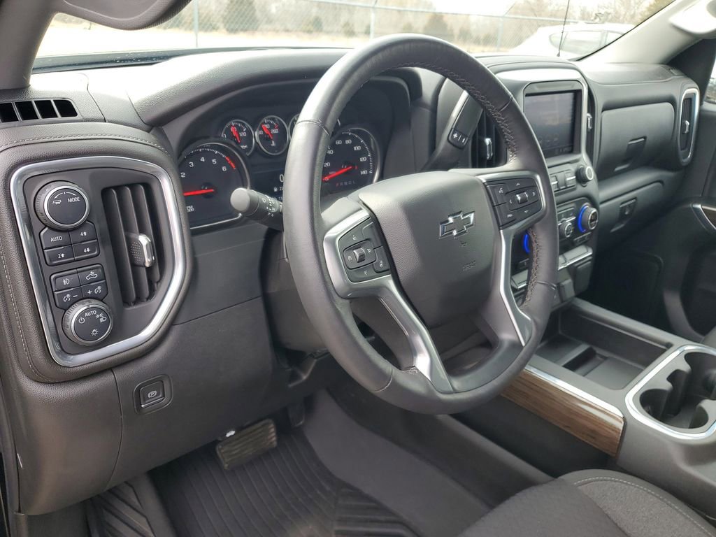 Used 2022 Chevrolet Silverado 1500 LT Trail Boss w/ Bed Protection Package image 9