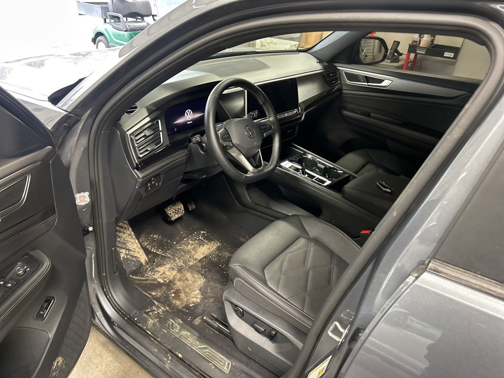 Used 2025 Volkswagen Atlas Cross Sport SE image 6
