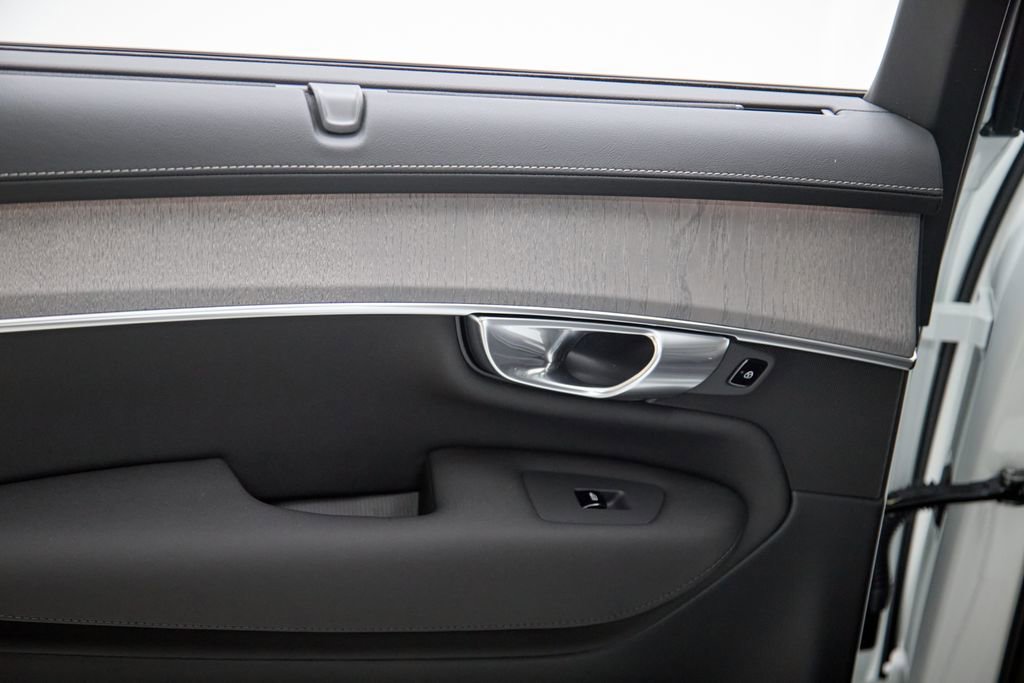 New 2026 Volvo XC90 T8 Ultra w/ Protection Package image 21