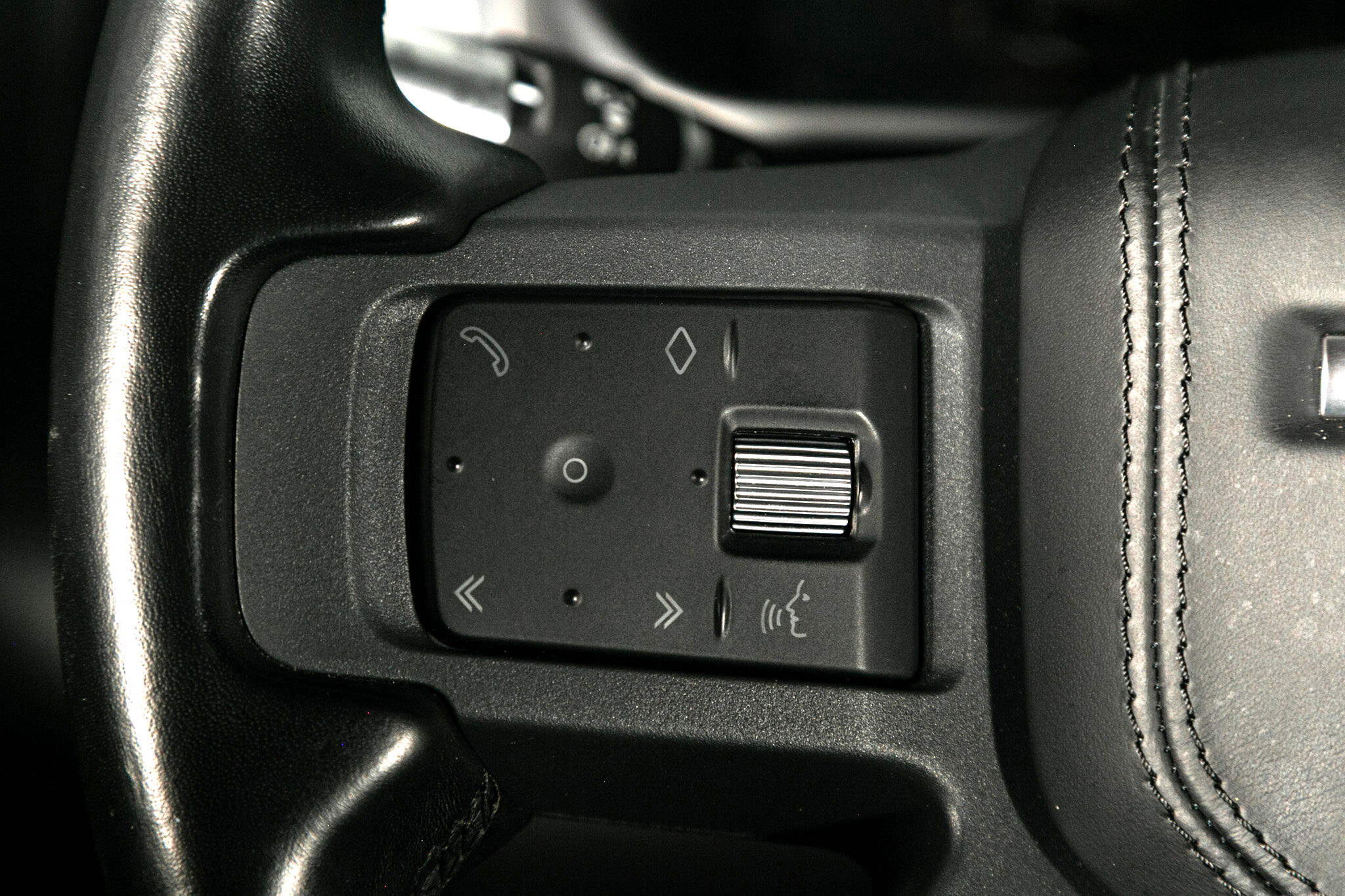 Used 2020 Land Rover Defender 110 X image 34