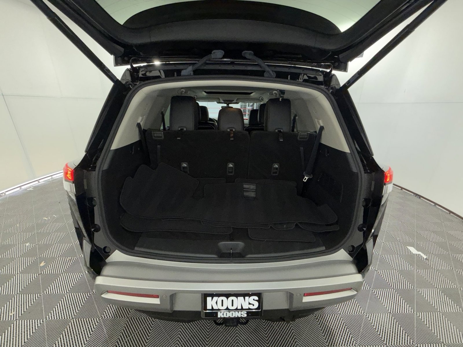 Used 2023 Nissan Pathfinder Platinum image 27