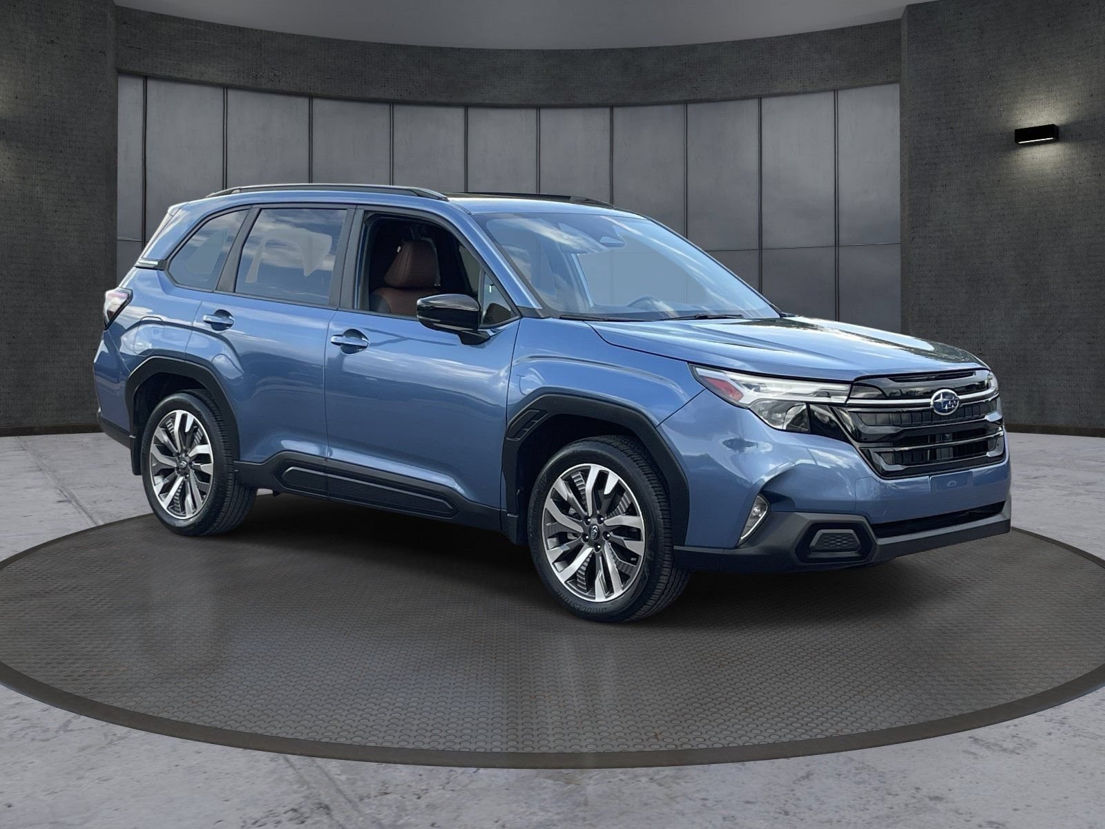 Used 2025 Subaru Forester Touring w/ Popular Package - Touring AWD/4WD image 8