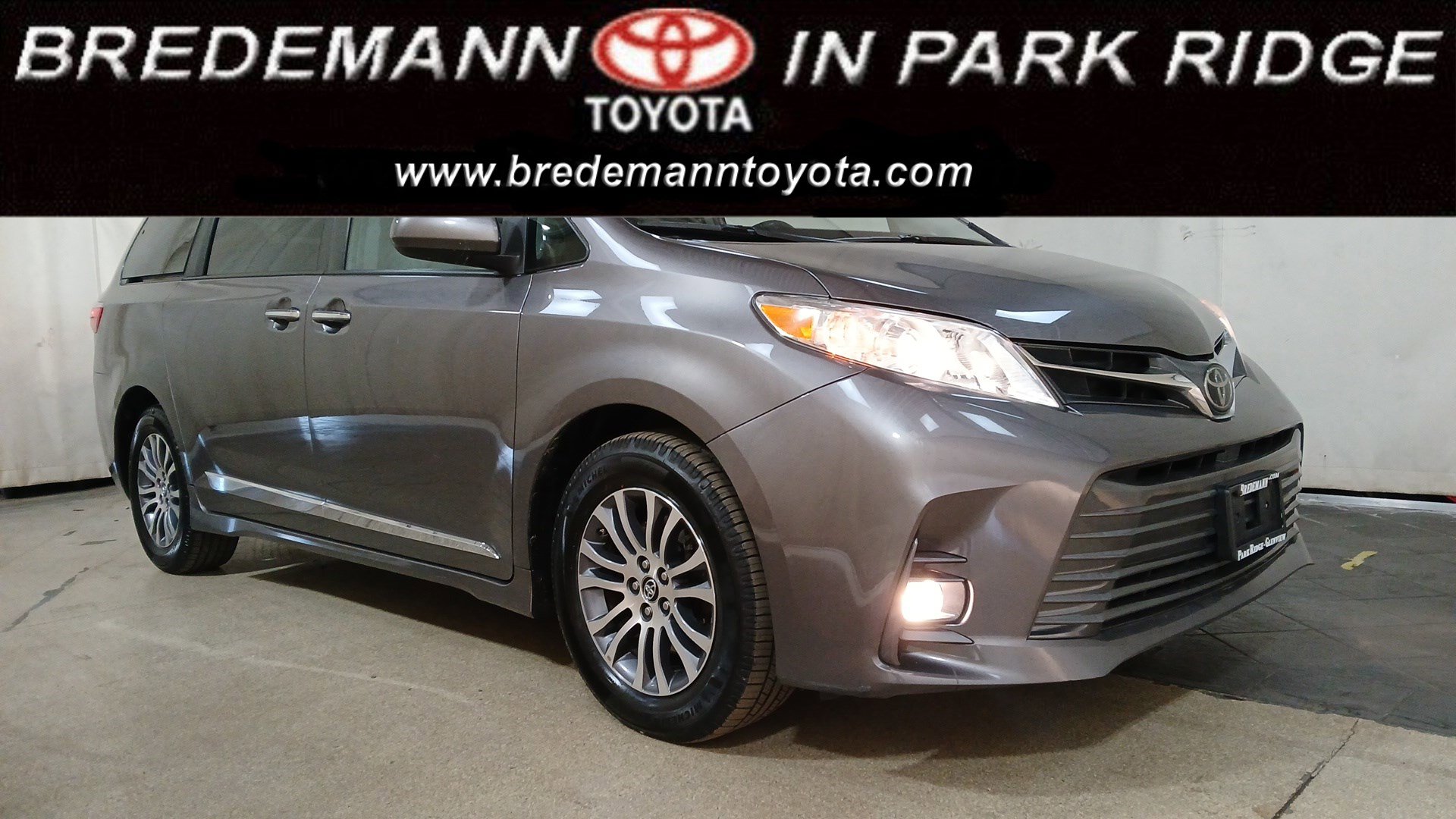 Certified 2018 Toyota Sienna XLE Premium image 1