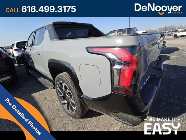 Used 2025 Chevrolet Silverado EV RST AWD/4WD image 12