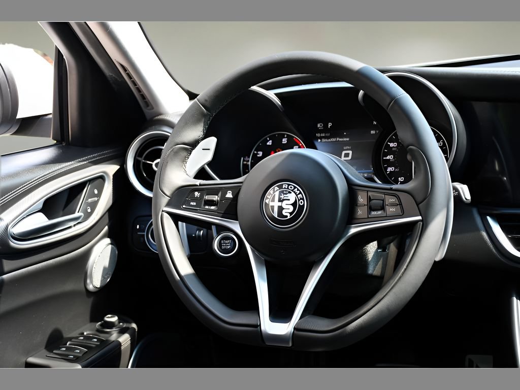 Used 2018 Alfa Romeo Giulia Ti Sport w/ Quick Order Package 22S Sport AWD/4WD image 17