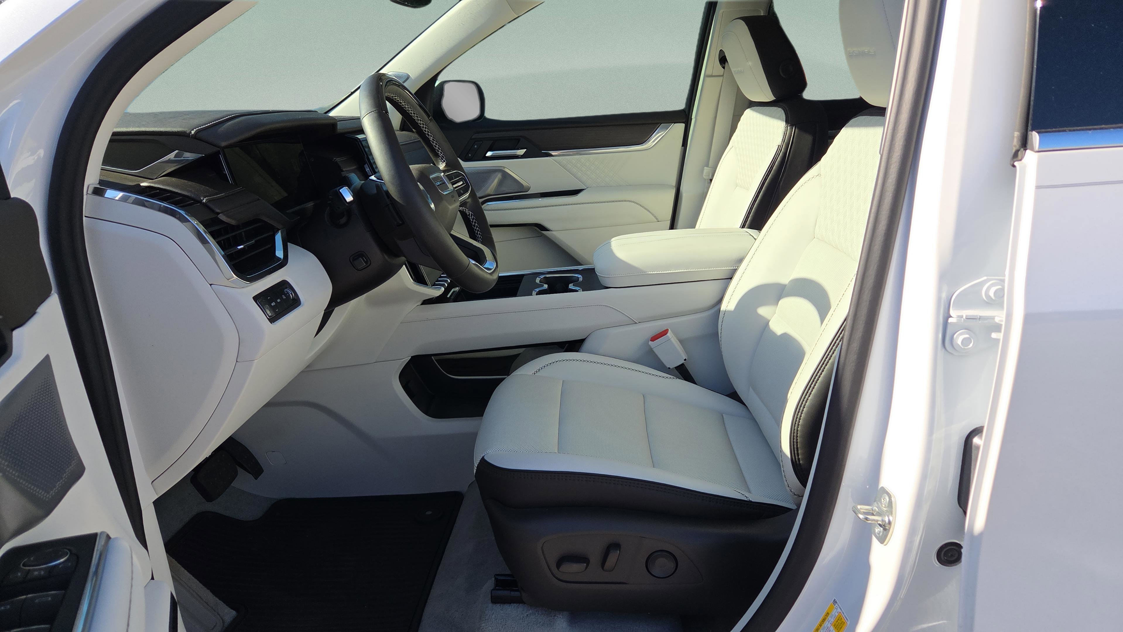 Used 2024 GMC Acadia Denali w/ Super Cruise Package image 9