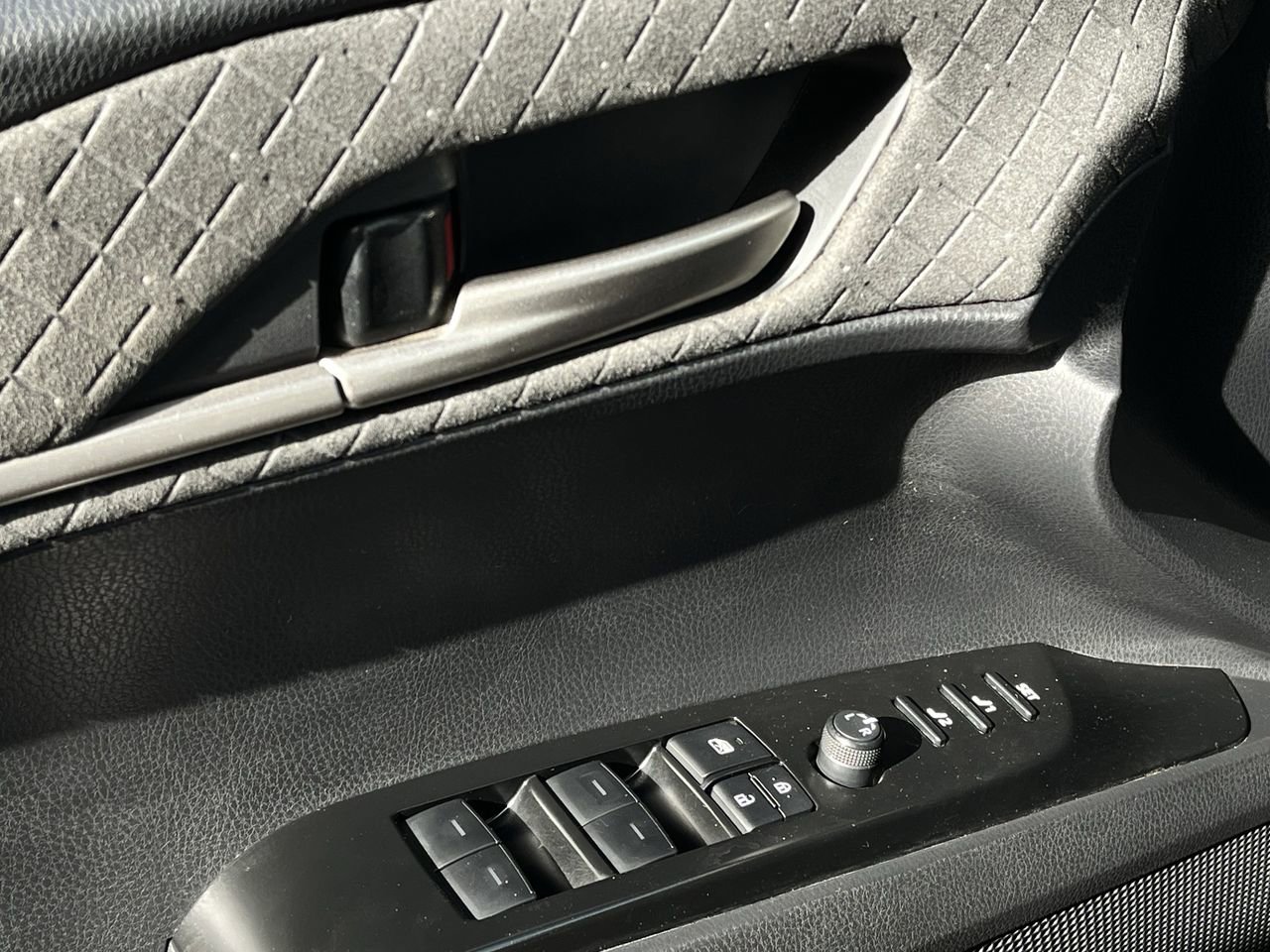 Used 2025 Toyota Camry XLE w/ Premium Package image 21