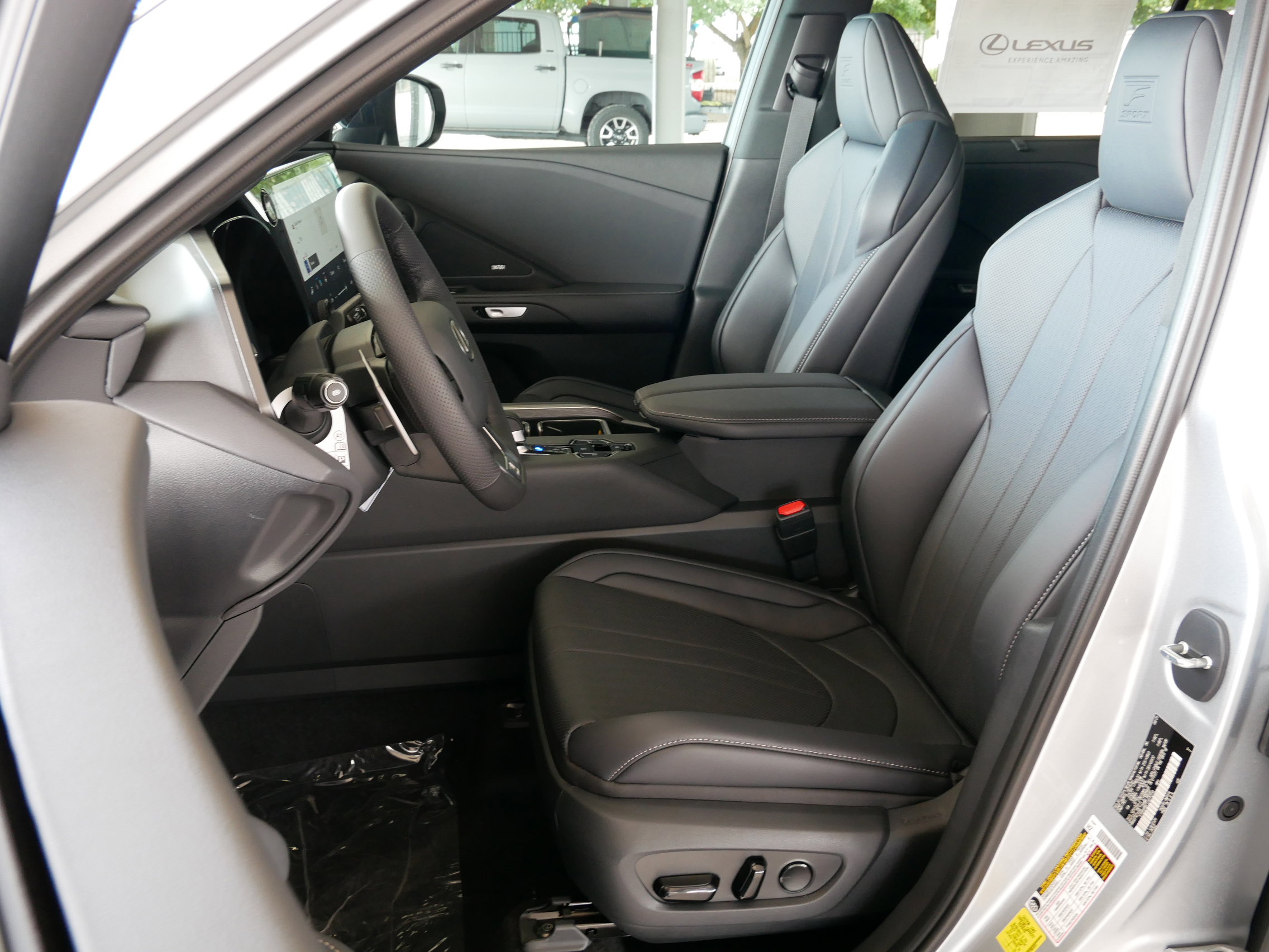 New 2026 Lexus TX 500h AWD image 2