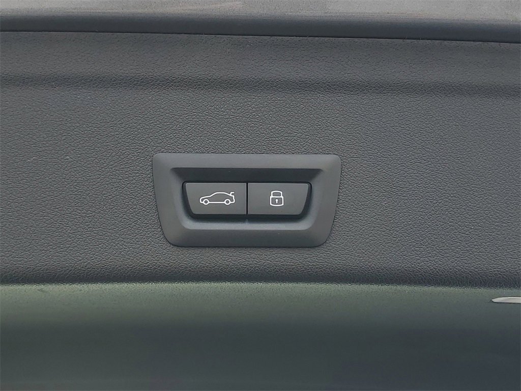 Used 2024 BMW X6 xDrive40i w/ Premium Package image 32