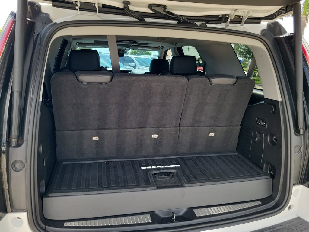 Used 2020 Cadillac Escalade Luxury RWD image 13