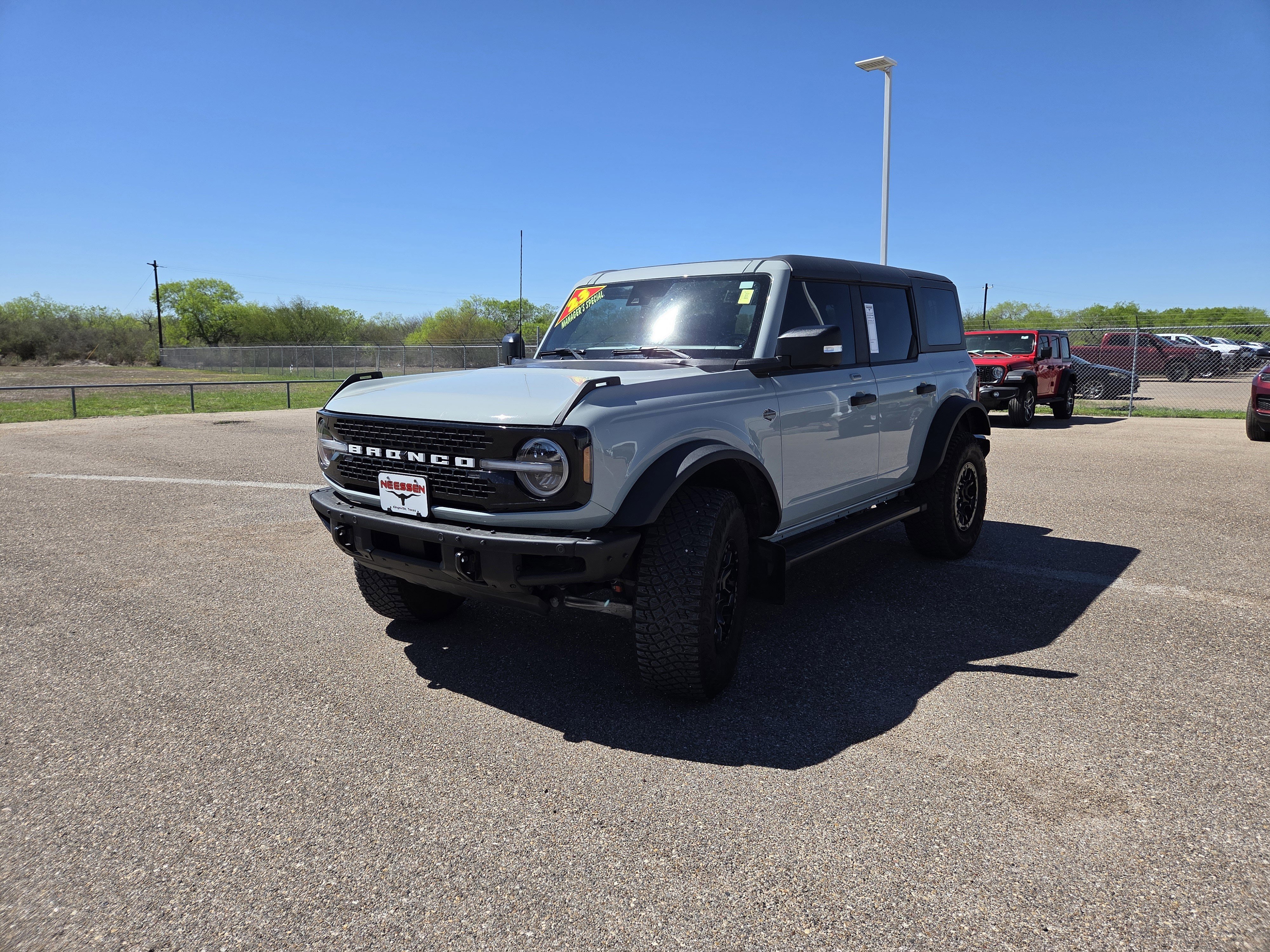 Used 2023 Ford Bronco Wildtrak image 3
