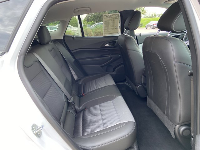 Used 2025 Chevrolet Trax LT w/ LT Convenience Package FWD image 14