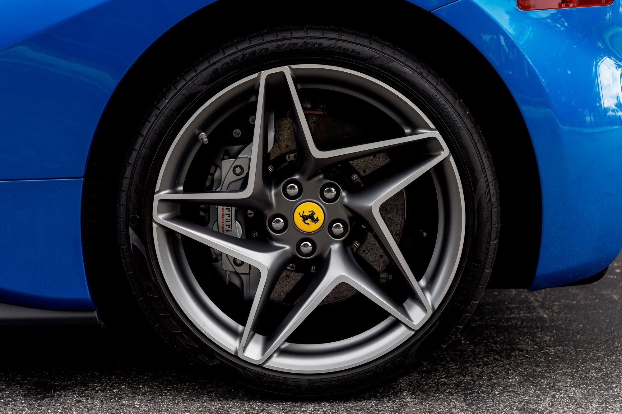 Used 2019 Ferrari 488 Spider RWD image 13