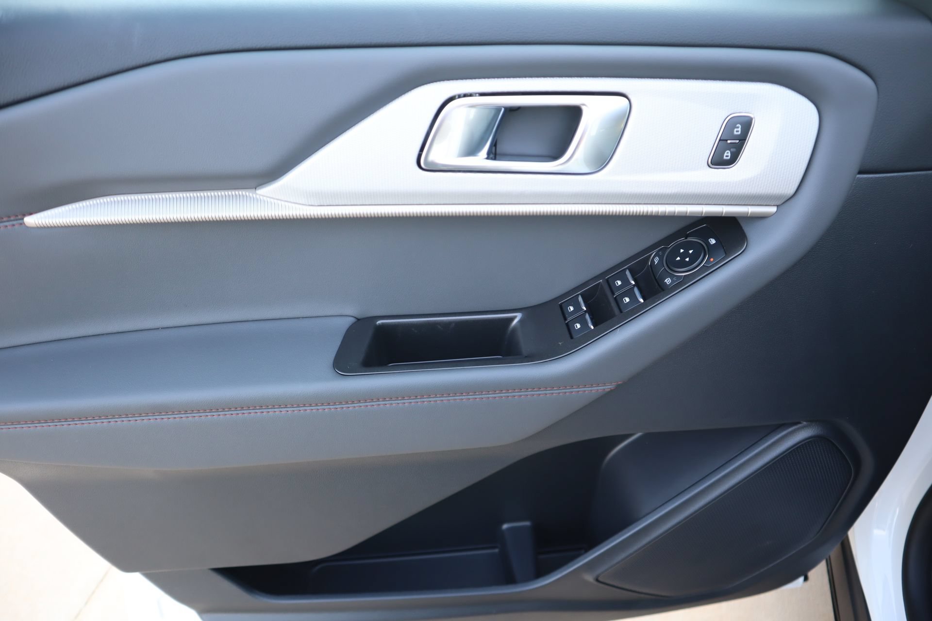 New 2026 Ford Explorer Active w/ Active Comfort Package RWD image 17