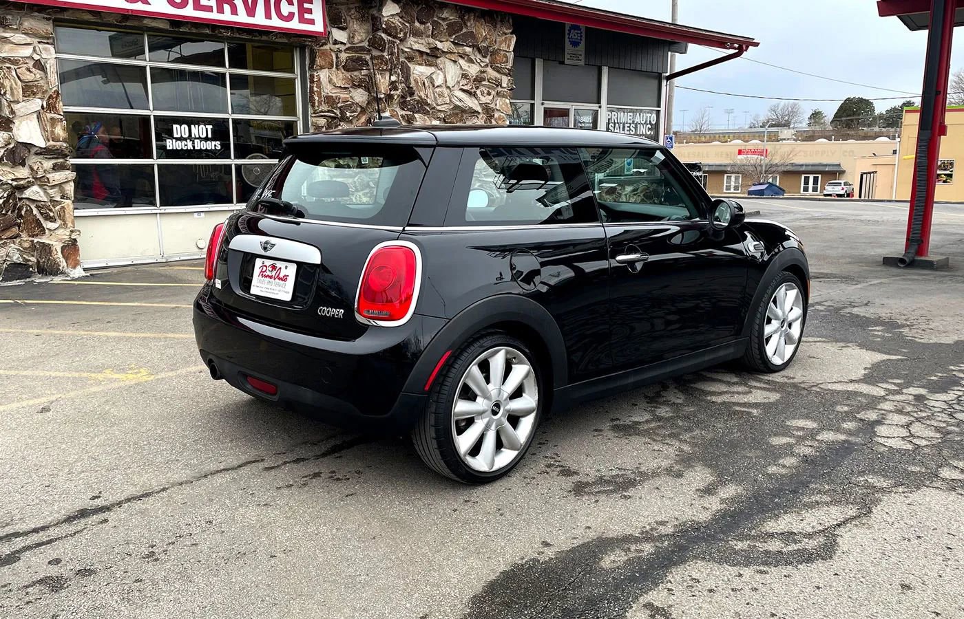 Used 2015 MINI Cooper 2-Door Hardtop image 7