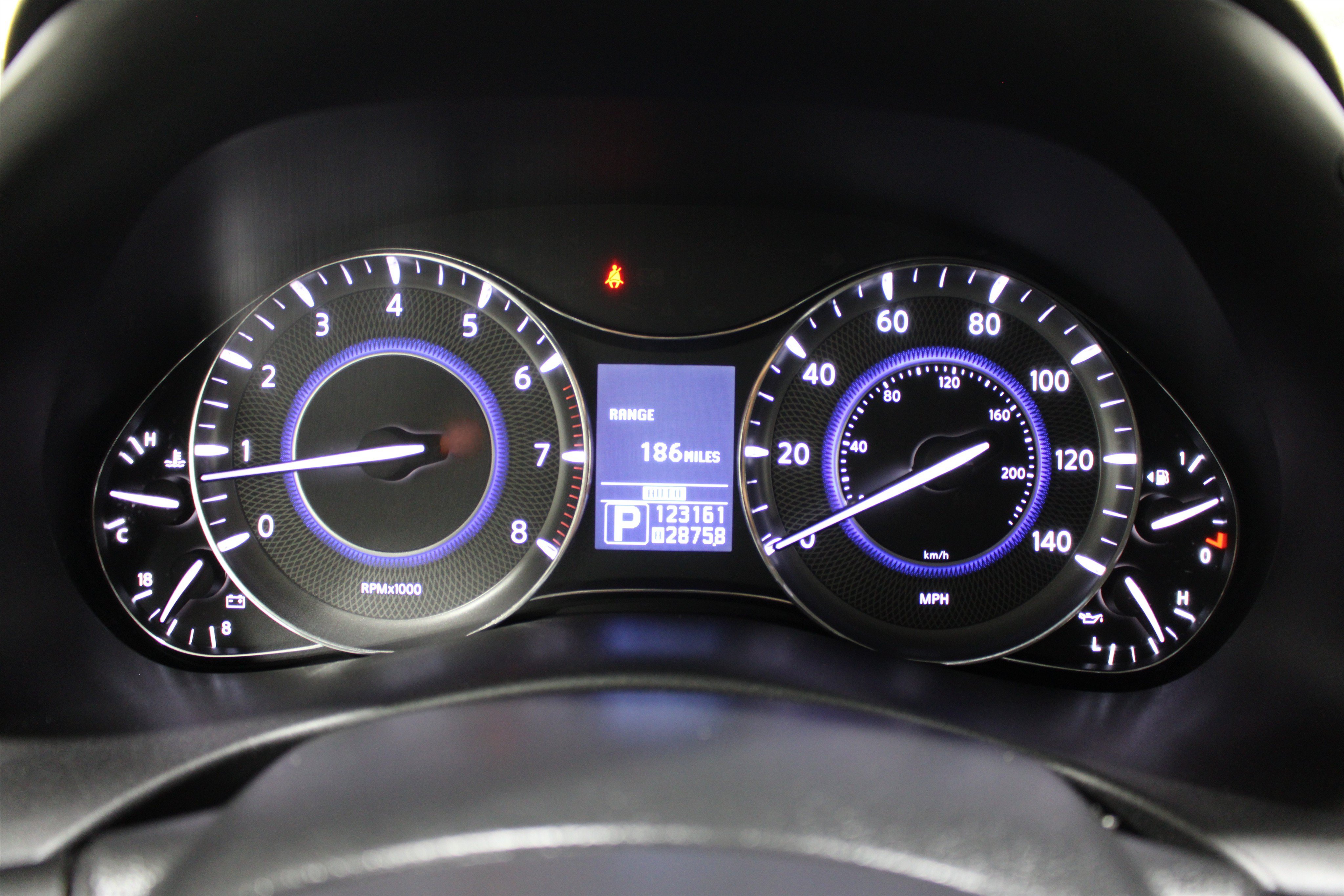 Used 2011 INFINITI QX56 4WD w/ Deluxe Touring Pkg image 14