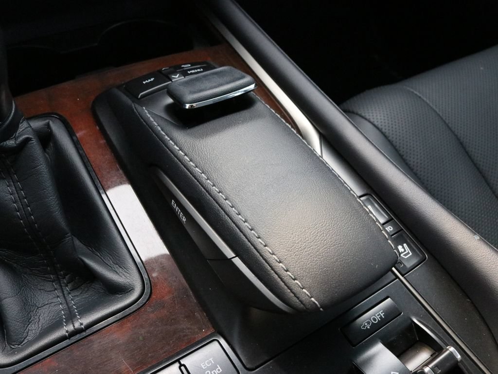 Used 2017 Lexus LX 570 4WD w/ Luxury Package image 19