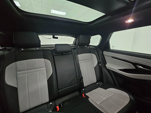 Used 2023 Land Rover Range Rover Evoque R-Dynamic SE image 34