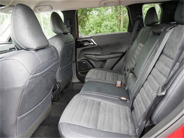 New 2025 Mitsubishi Outlander SE image 5