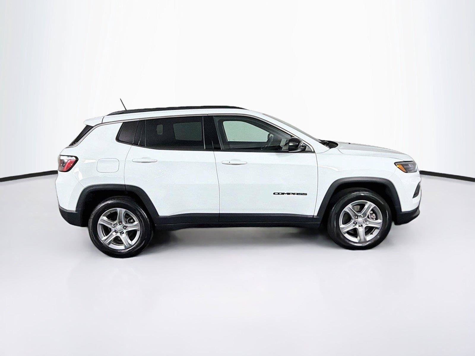 Used 2024 Jeep Compass Latitude AWD/4WD image 12