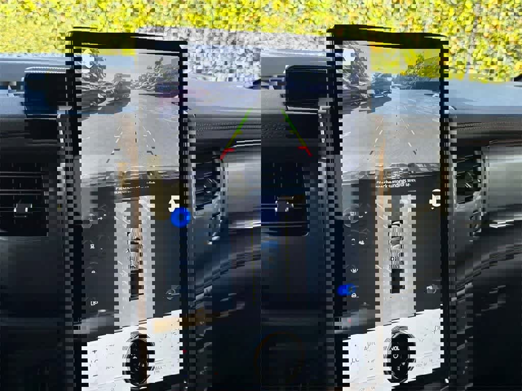 Used 2022 Ford F150 Lightning Lariat image 17