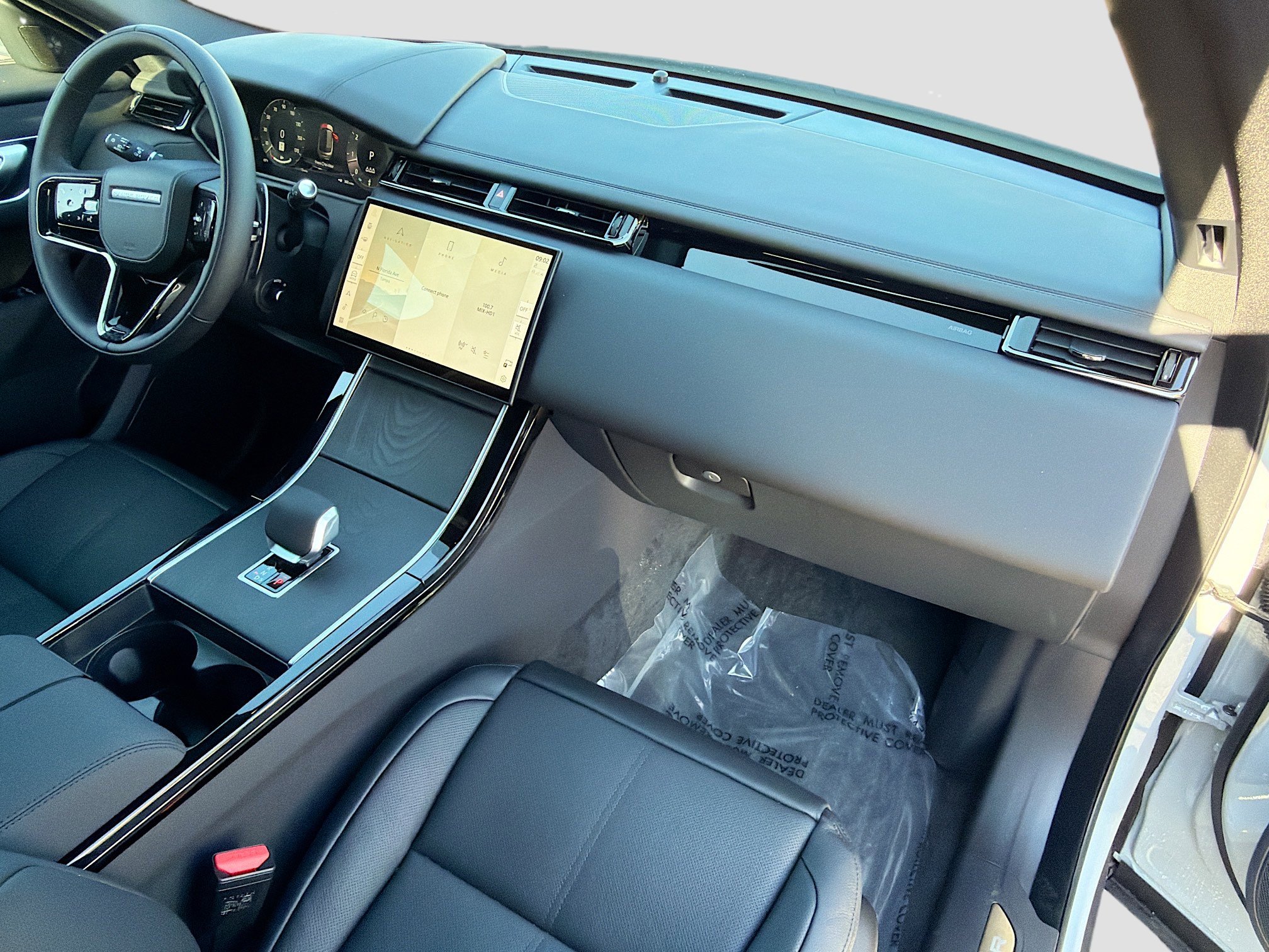 New 2026 Land Rover Range Rover Velar Dynamic SE AWD/4WD image 14