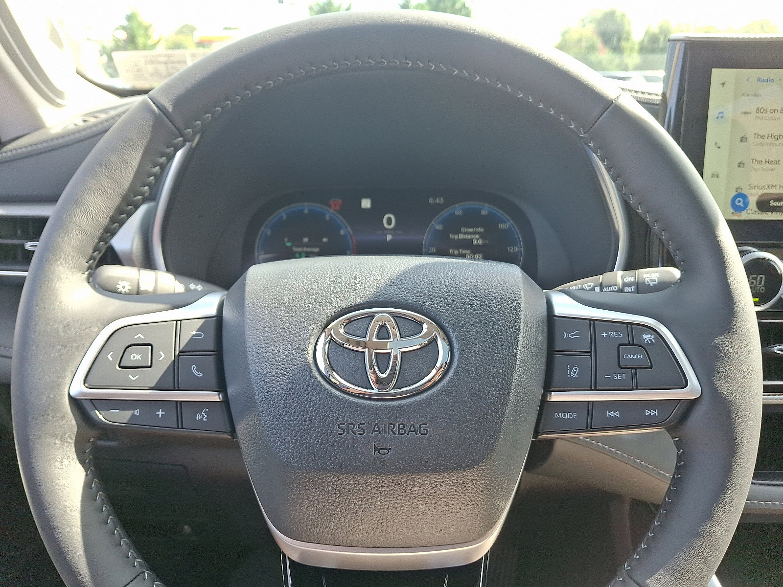 New 2025 Toyota Highlander Platinum image 17