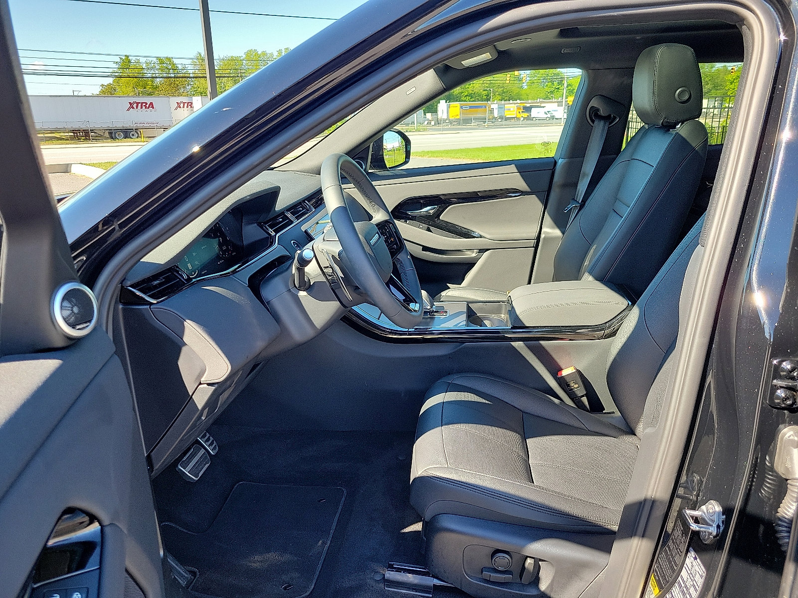 Used 2024 Land Rover Range Rover Evoque Dynamic SE image 12