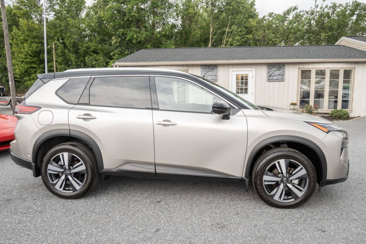 Used 2025 Nissan Rogue SL w/ SL Premium Package AWD/4WD image 12