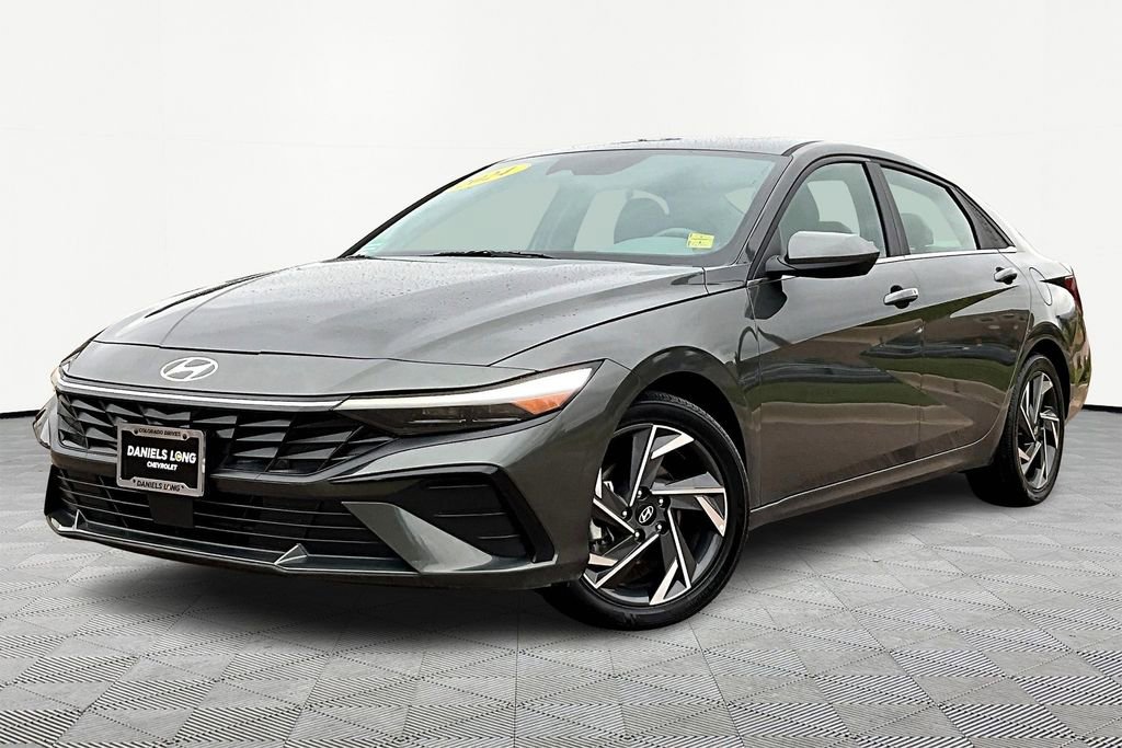 Used 2024 Hyundai Elantra SEL w/ Convenience Package