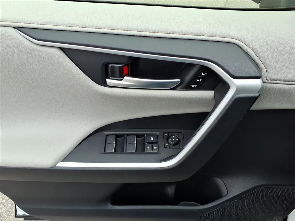 Used 2025 Toyota RAV4 Limited image 16