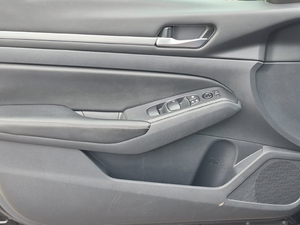 Used 2022 Nissan Altima 2.5 SV FWD image 14