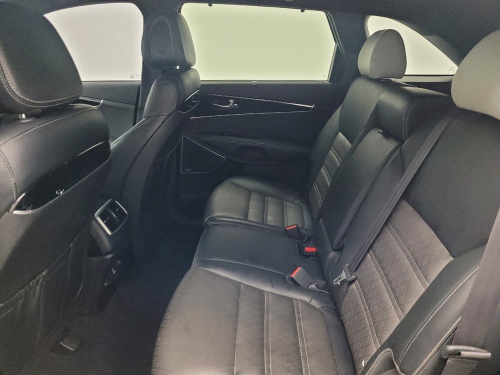 Used 2016 Kia Sorento SX image 18