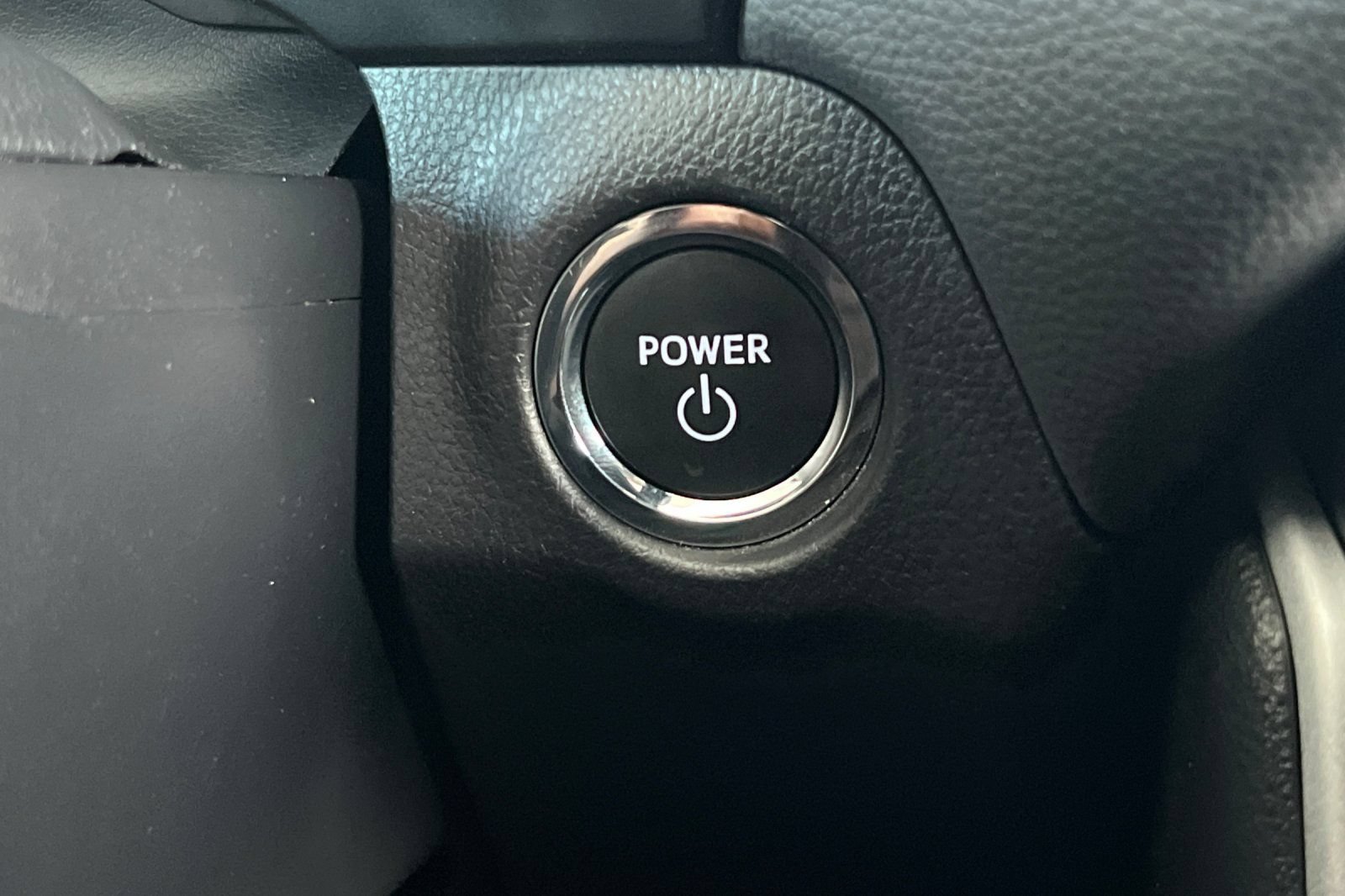 Used 2025 Toyota RAV4 XLE AWD/4WD image 19