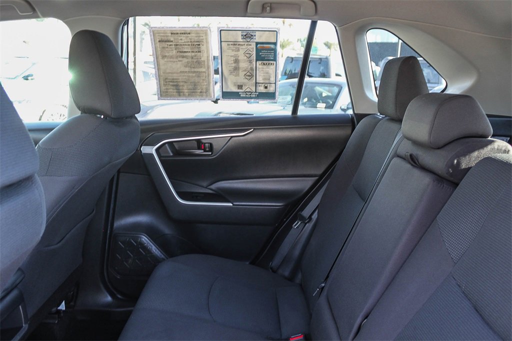Used 2021 Toyota RAV4 LE image 23