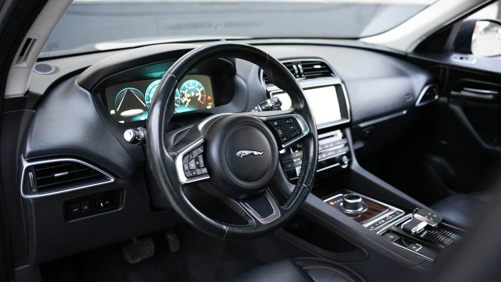 Used 2018 Jaguar F-PACE Prestige image 23