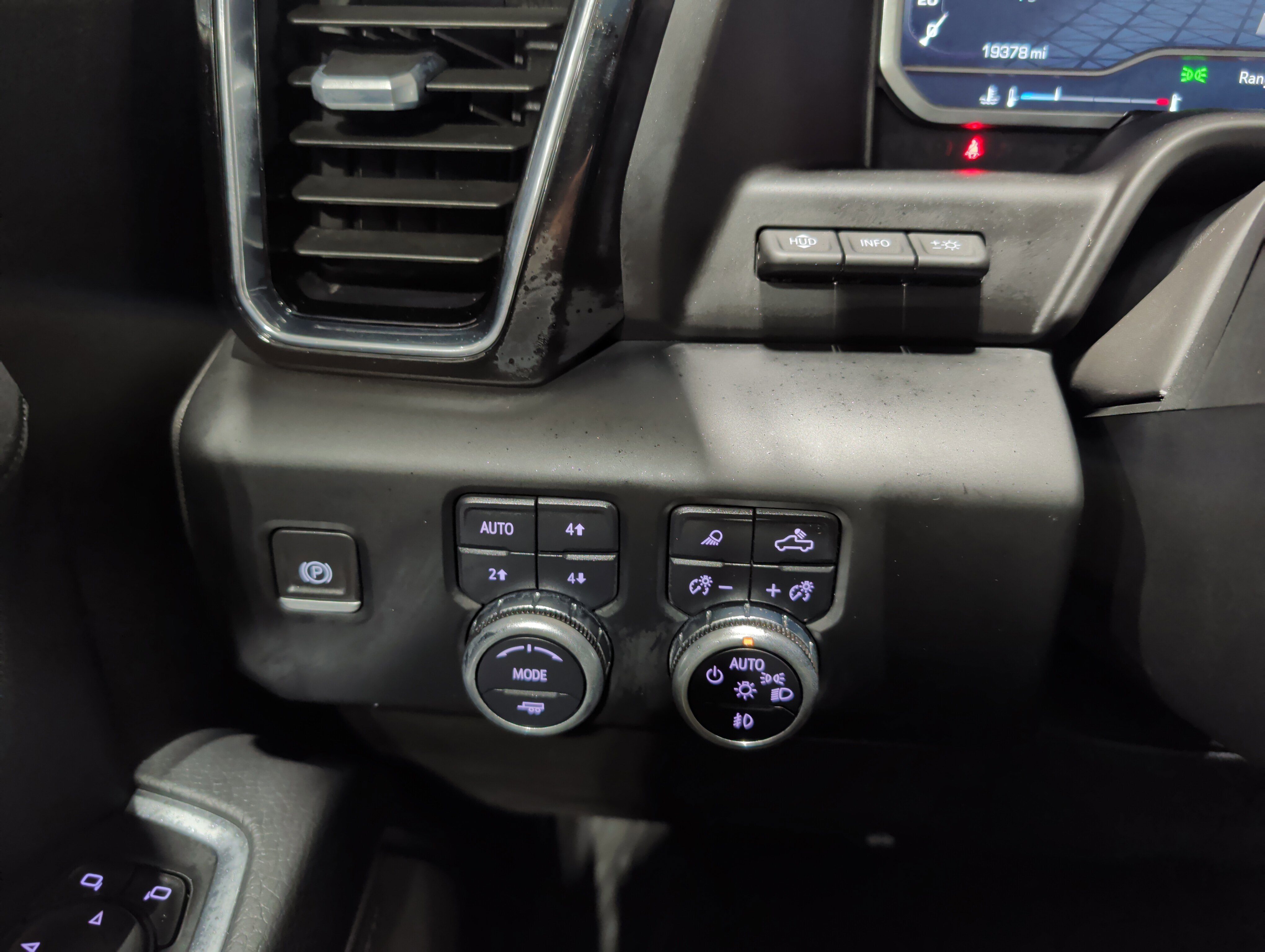 Used 2023 GMC Sierra 1500 Denali w/ Denali Reserve Package AWD/4WD image 12
