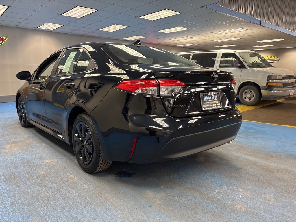 Used 2025 Toyota Corolla LE image 9