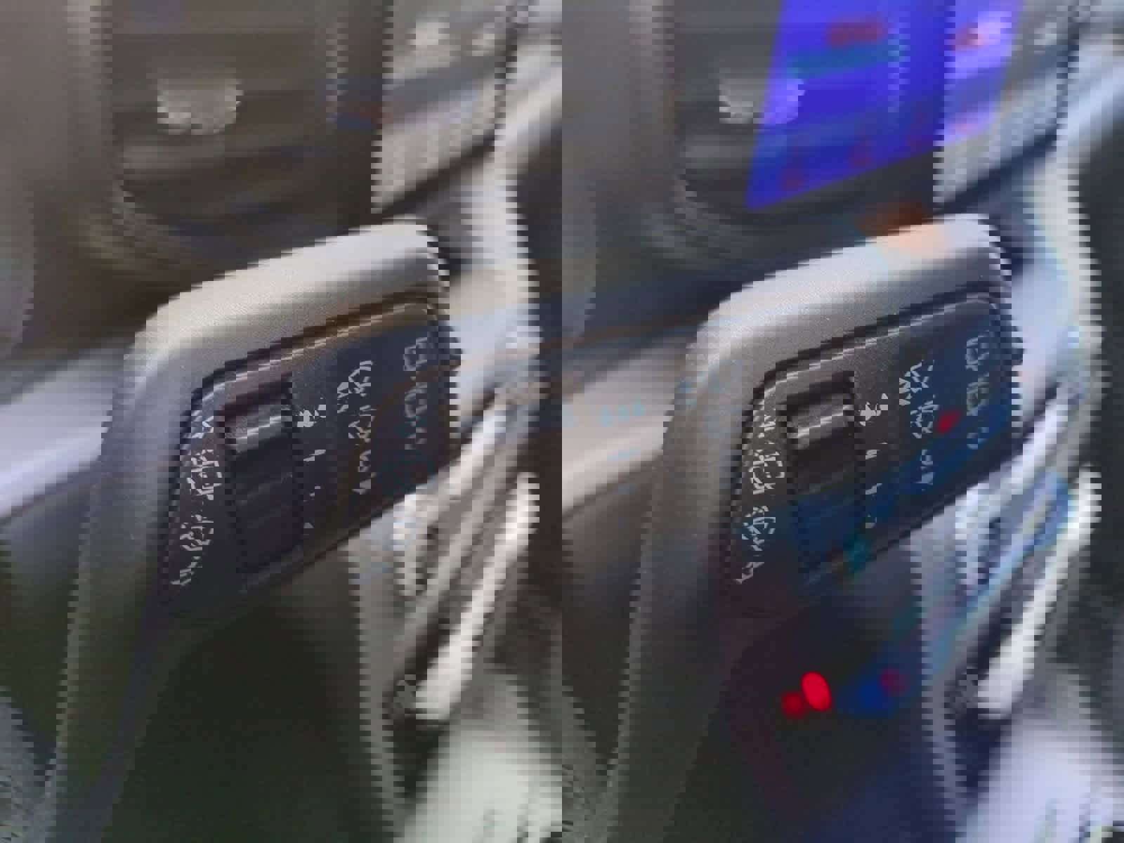 Used 2023 Ford Explorer XLT image 27